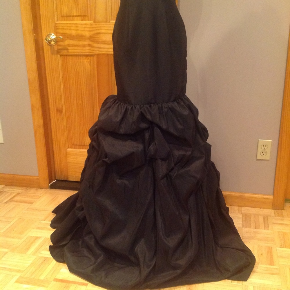 Gown - Picture 3 of 4